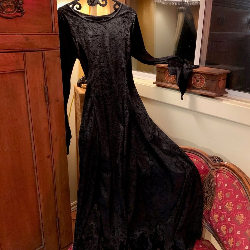 Dress, Maxi, black, velvet, size small/medium (US 6-8).